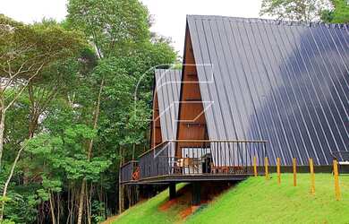 Imagem: A casa possui 2 Dormitórios, 2 Banheiros, 1 Vaga na garagem