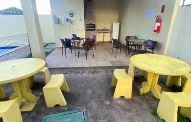 Imagem: O apartamento possui 2 Dormitórios, 1 Banheiro, 1 Vaga na garagem