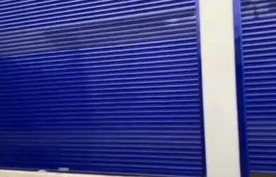 Imagem: A casa possui 1 Dormitório, 2 Banheiros, 2 Vagas na garagem