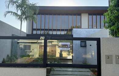 Imagem: A casa possui 3 Dormitórios, 4 Banheiros, 1 Vaga na garagem