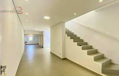 Imagem: A casa possui 3 Dormitórios, 4 Banheiros, 2 Vagas na garagem