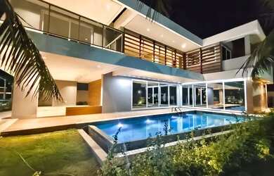 Imagem: A casa em condomínio possui 4 Dormitórios, 5 Banheiros, 4