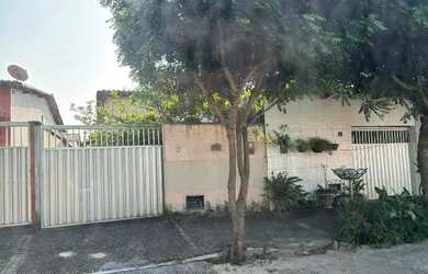 Imagem: A casa possui 2 Dormitórios, 1 Banheiro, 1 Vaga na garagem