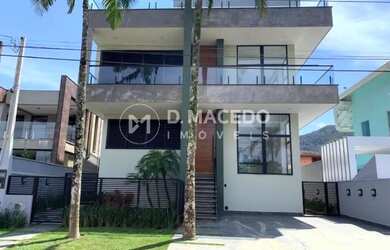 Imagem: A casa possui 4 Dormitórios, 5 Banheiros, 382m² de Área e