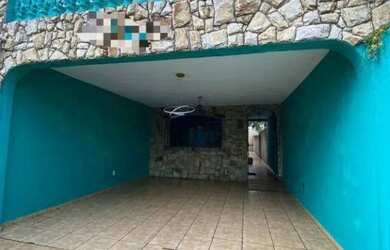 Imagem: A casa possui 3 Dormitórios, 2 Banheiros, 2 Vagas na garagem