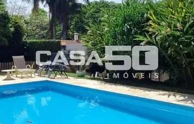 Imagem: A casa em condomínio possui 5 Dormitórios, 4 Banheiros, 4