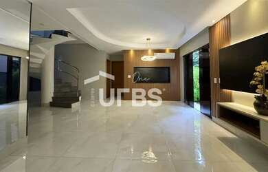 Imagem: A casa em condomínio possui 5 Dormitórios, 5 Banheiros, 4