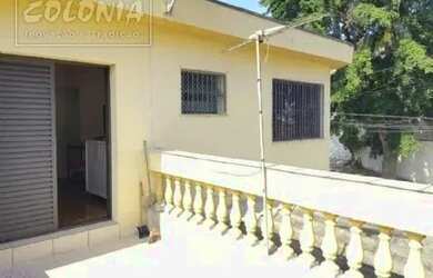 Imagem: A casa possui 2 Dormitórios, 2 Banheiros, 2 Vagas na garagem