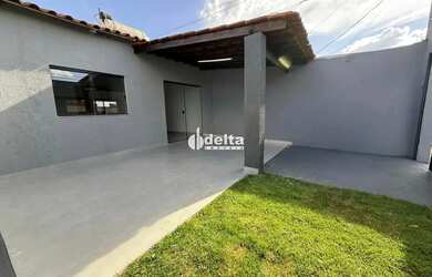 Imagem: A casa possui 2 Dormitórios, 1 Banheiro, 1 Vaga na garagem