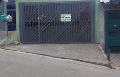 Imagem: A casa possui 4 Dormitórios, 2 Banheiros, 2 Vagas na garagem