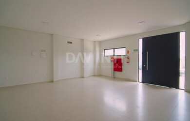 Imagem: O depósito possui 5 Vagas na garagem e 1000m² de Área e está