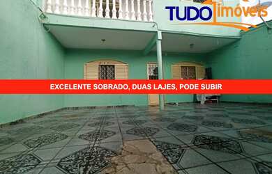 Imagem: A casa possui 4 Dormitórios, 2 Banheiros, 1 Vaga na garagem