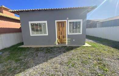 Imagem: A casa em condomínio possui 2 Dormitórios, 1 Banheiro, 2 Vagas