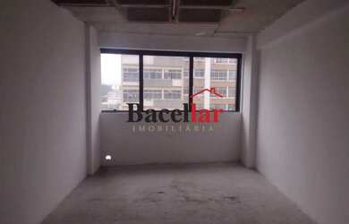 Imagem: O depósito possui 2 Vagas na garagem e 46m² de Área e está