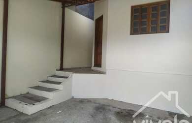 Imagem: A casa possui 2 Dormitórios, 1 Banheiro, 1 Vaga na garagem