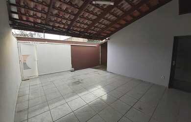 Imagem 7: VENDA de Casa Térrea com 2 Quartos, Quintal Espaçoso, em Bairro Privilegiado...