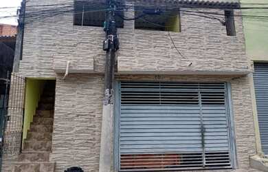 Imagem: A casa possui 2 Dormitórios e 1 Banheiro e está localizado