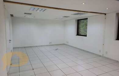 Imagem: O depósito possui 1 Vaga na garagem e 103m² de Área e está