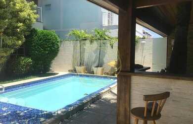 Imagem: A casa em condomínio possui 4 Dormitórios, 5 Banheiros, 2