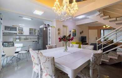 Imagem: A casa possui 3 Dormitórios, 3 Banheiros, 3 Vagas na garagem