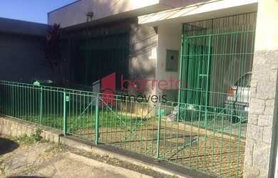 Imagem: A casa possui 3 Dormitórios, 2 Banheiros, 1 Vaga na garagem