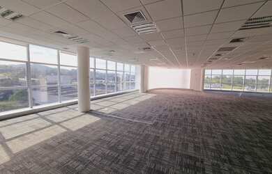 Imagem: O depósito possui 4200m² de Área e está localizado em Tamboré