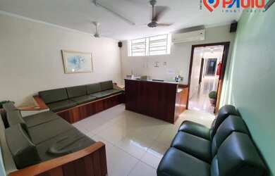 Imagem: O depósito possui 1 Vaga na garagem, 130m² de Área e está