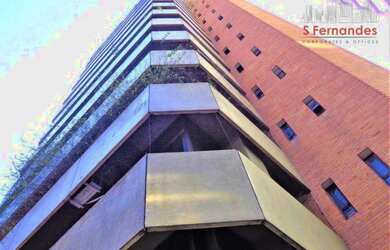 Imagem: O depósito possui 3 Vagas na garagem, 180m² de Área e está