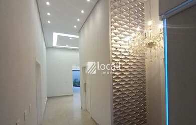 Imagem: A casa em condomínio possui 3 Dormitórios, 1 Banheiro, 4 Vagas