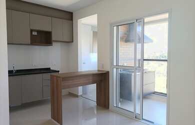 Imagem: O apartamento possui 1 Dormitório, 1 Banheiro, 1 Vaga na garagem