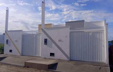 Imagem: A casa possui 2 Dormitórios, 1 Banheiro, 1 Vaga na garagem