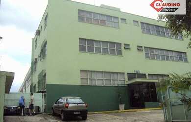 Imagem: O depósito possui 5 Vagas na garagem, 2.300m² de Área e