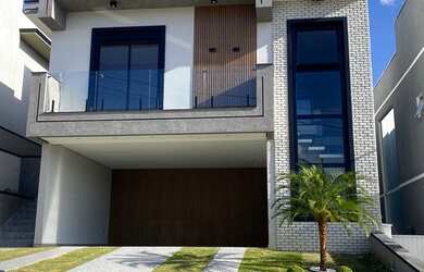 Imagem: A casa em condomínio possui 3 Dormitórios, 1 Banheiro, 4 Vagas