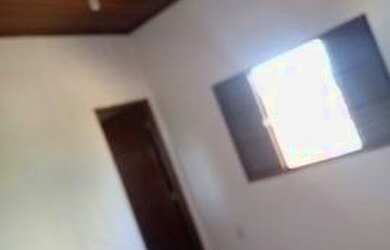 Imagem: A casa possui 3 Dormitórios, 2 Banheiros, 1 Vaga na garagem