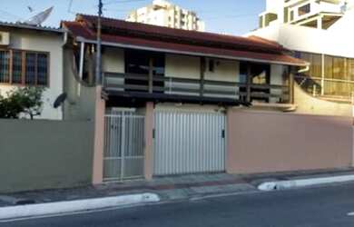 Imagem: Linda casa a venda no bairro fazenda com 03 dormitórios sendo