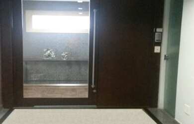 Imagem: O depósito possui 2 Vagas na garagem, 130m² de Área e está