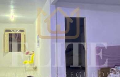 Imagem: A casa possui 2 Dormitórios, 1 Banheiro, 1 Vaga na garagem