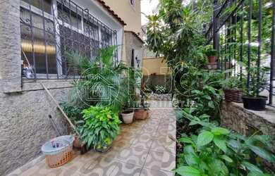 Imagem: A casa possui 4 Dormitórios, 4 Banheiros, 4 Vagas na garagem