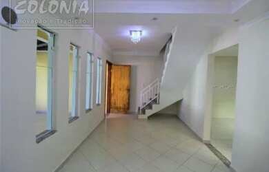 Imagem: A casa possui 3 Dormitórios, 3 Banheiros, 3 Vagas na garagem