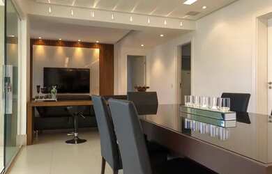 Imagem: O apartamento possui 4 Dormitórios, 3 Banheiros, 3 Vagas na