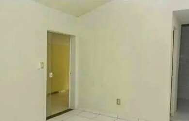 Imagem: A casa possui 3 Dormitórios, 1 Banheiro, 2 Vagas na garagem