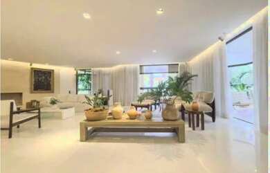 Imagem: O apartamento possui 4 Dormitórios, 5 Banheiros, 5 Vagas na