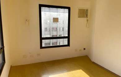 Imagem: O depósito possui 1 Vaga na garagem, 37m² de Área e está