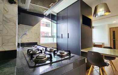 Imagem: O apartamento possui 2 Dormitórios, 1 Banheiro, 1 Vaga na garagem