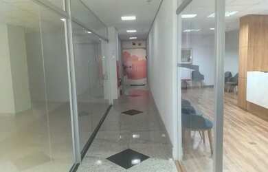 Imagem: O apartamento possui 5 Banheiros, 5 Vagas na garagem, 457m²