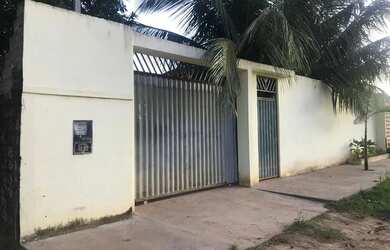 Imagem: A casa possui 2 Dormitórios, 1 Banheiro e está localizado