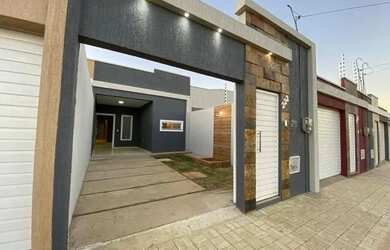 Imagem: A casa possui 3 Dormitórios, 3 Banheiros e está localizado