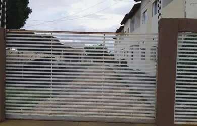 Imagem: A casa em condomínio possui 3 Dormitórios, 2 Banheiros, 1