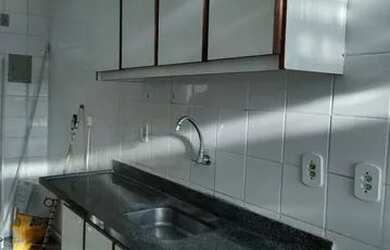 Imagem: O apartamento possui 2 Dormitórios, 1 Banheiro, 1 Vaga na garagem