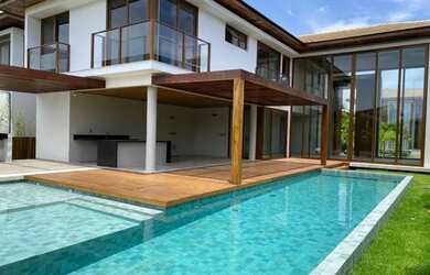 Imagem: A casa possui 5 Dormitórios, 3 Banheiros, 4 Vagas na garagem